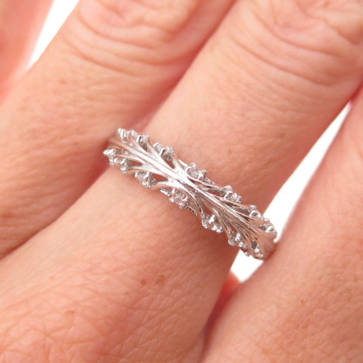 Jeulia 925 Sterling Silver Round-Cut C Z Ring Size 8
