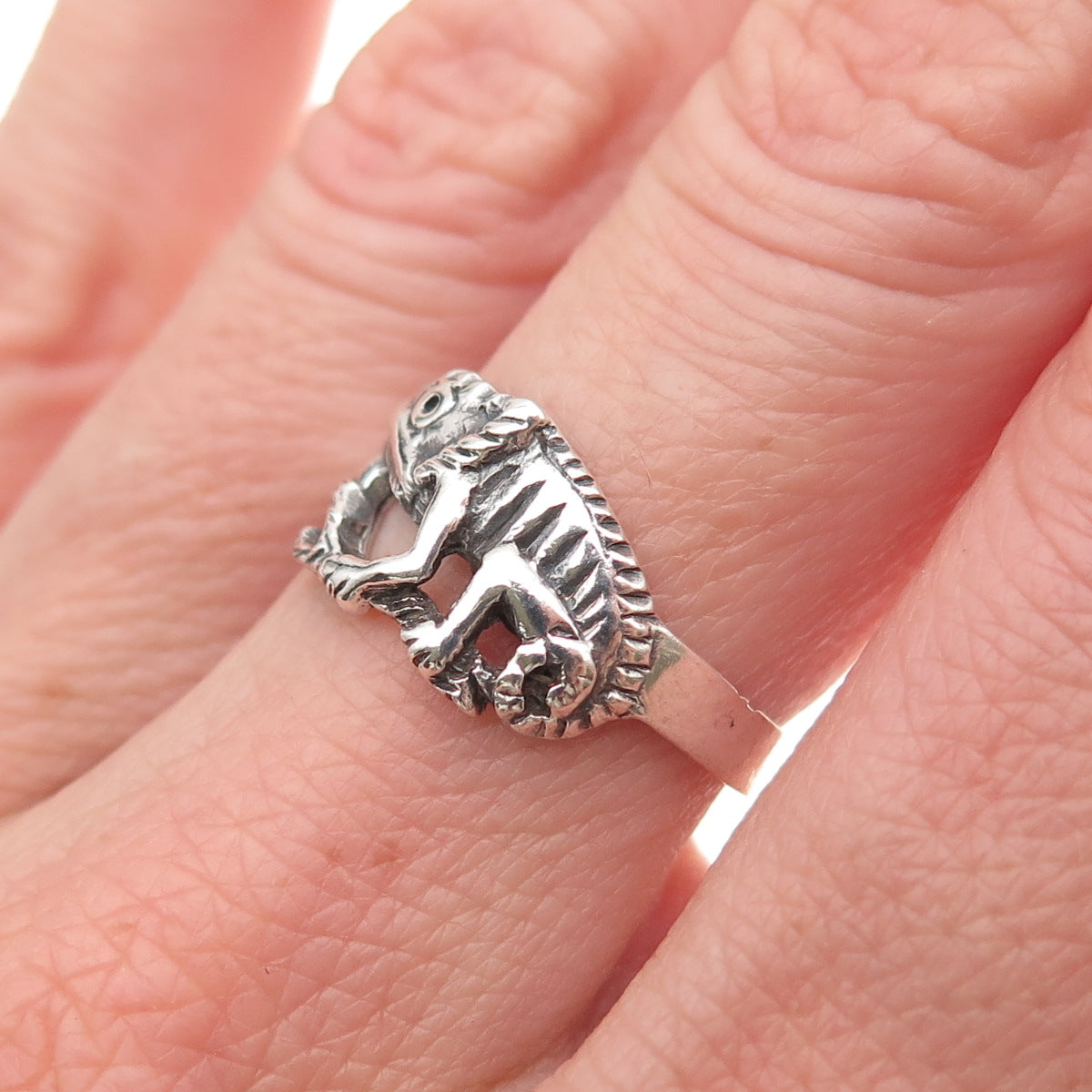 925 Sterling Silver Vintage Chameleon Oxidized Ring Size 6.75