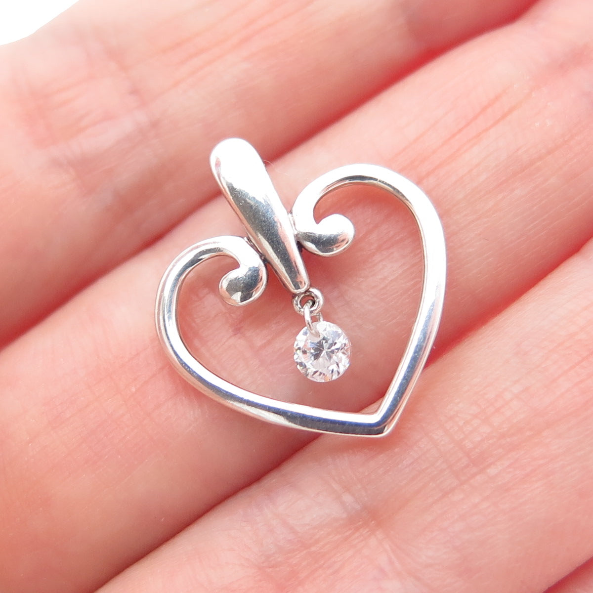 925 Sterling Silver Vintage Round-Cut C Z Heart Minimalist Charm Pendant