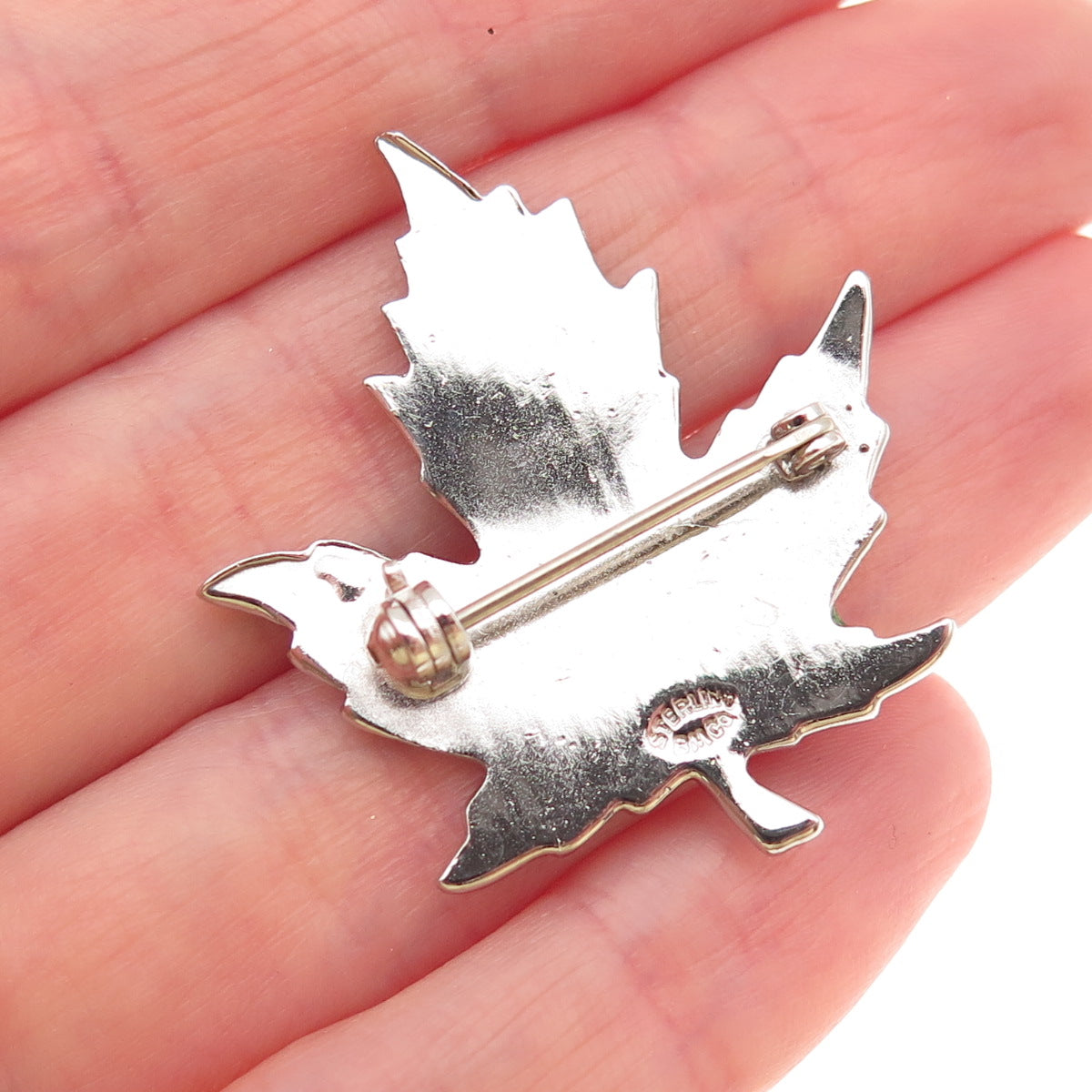 Breadner Co. 925 Sterling Silver Vintage Enamel Maple Leaf Pin Brooch