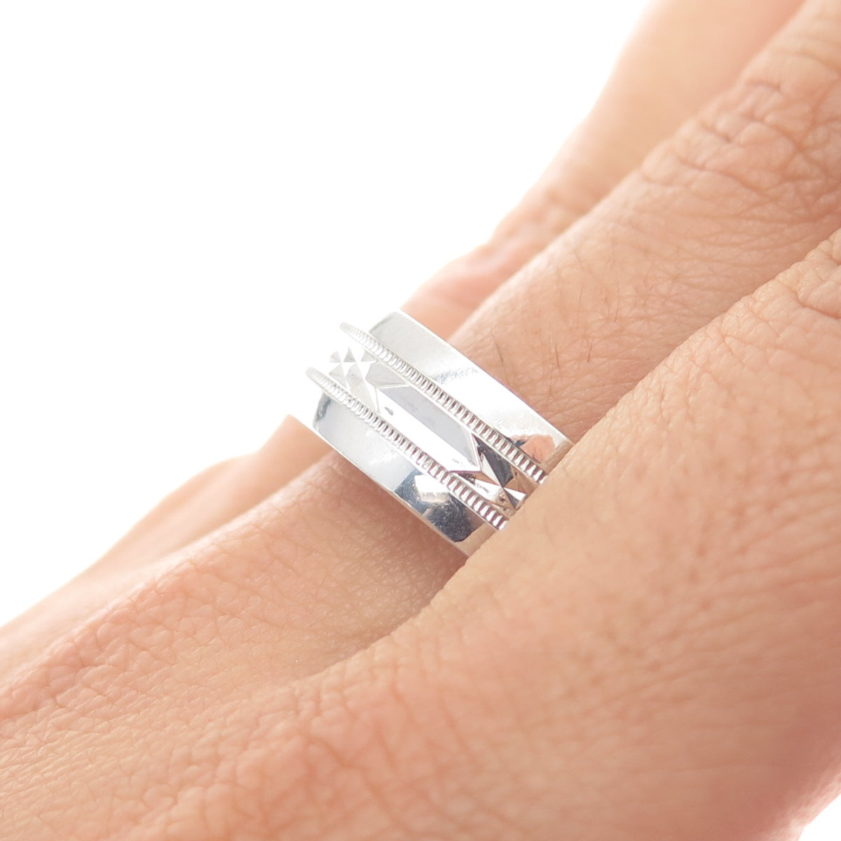 925 Sterling Silver Vintage Diamond-Cut Band Ring Size 10.25