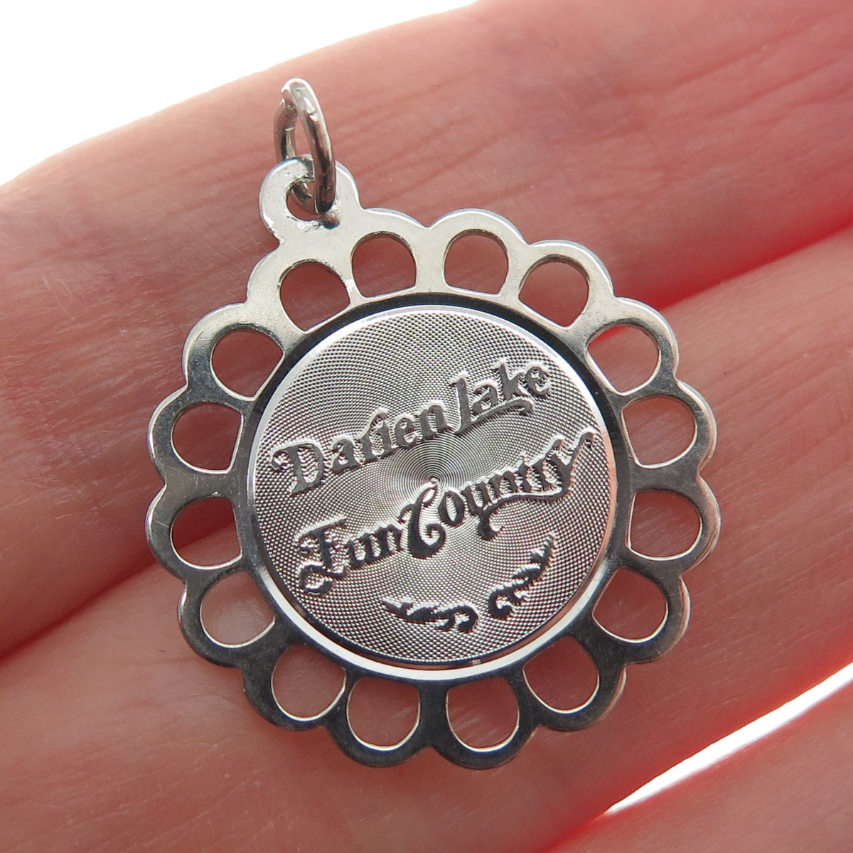 CREA 925 Sterling Silver Vintage Darien Lake Fun Country Flower Charm Pendant