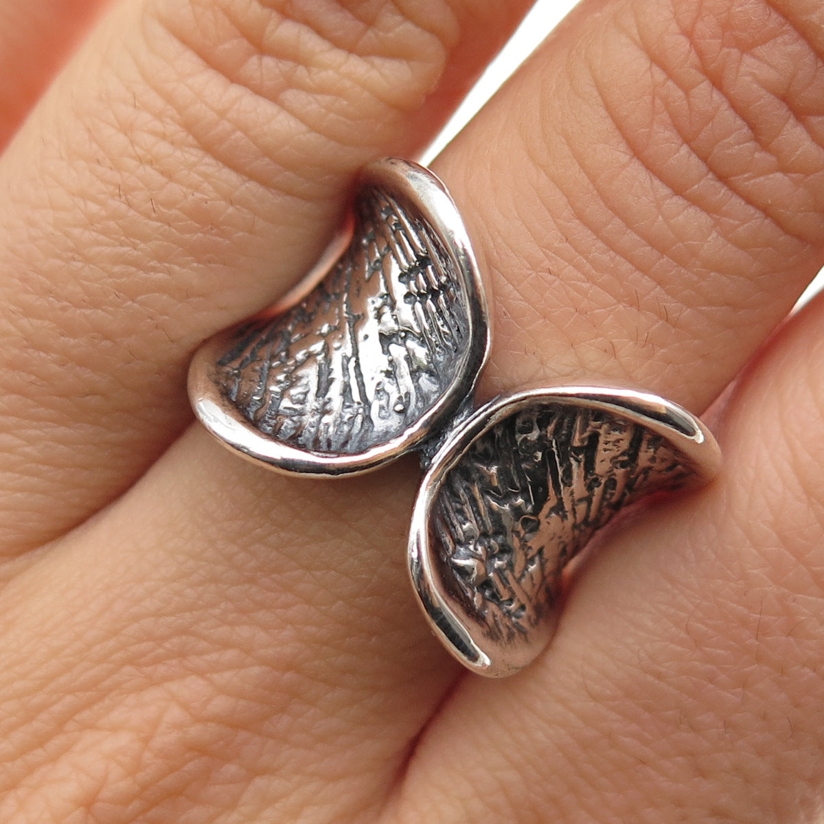 925 Sterling Silver Vintage Modernist Hug Oxidized Ring Size 6.75