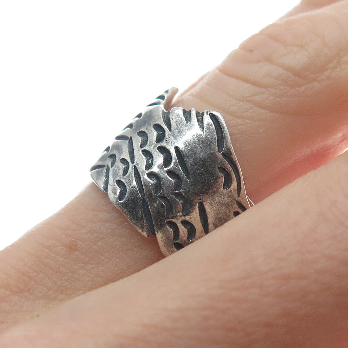 Old Pawn Sterling Silver Vintage Southwestern Mountains Oxidized Ring Size 5.5
