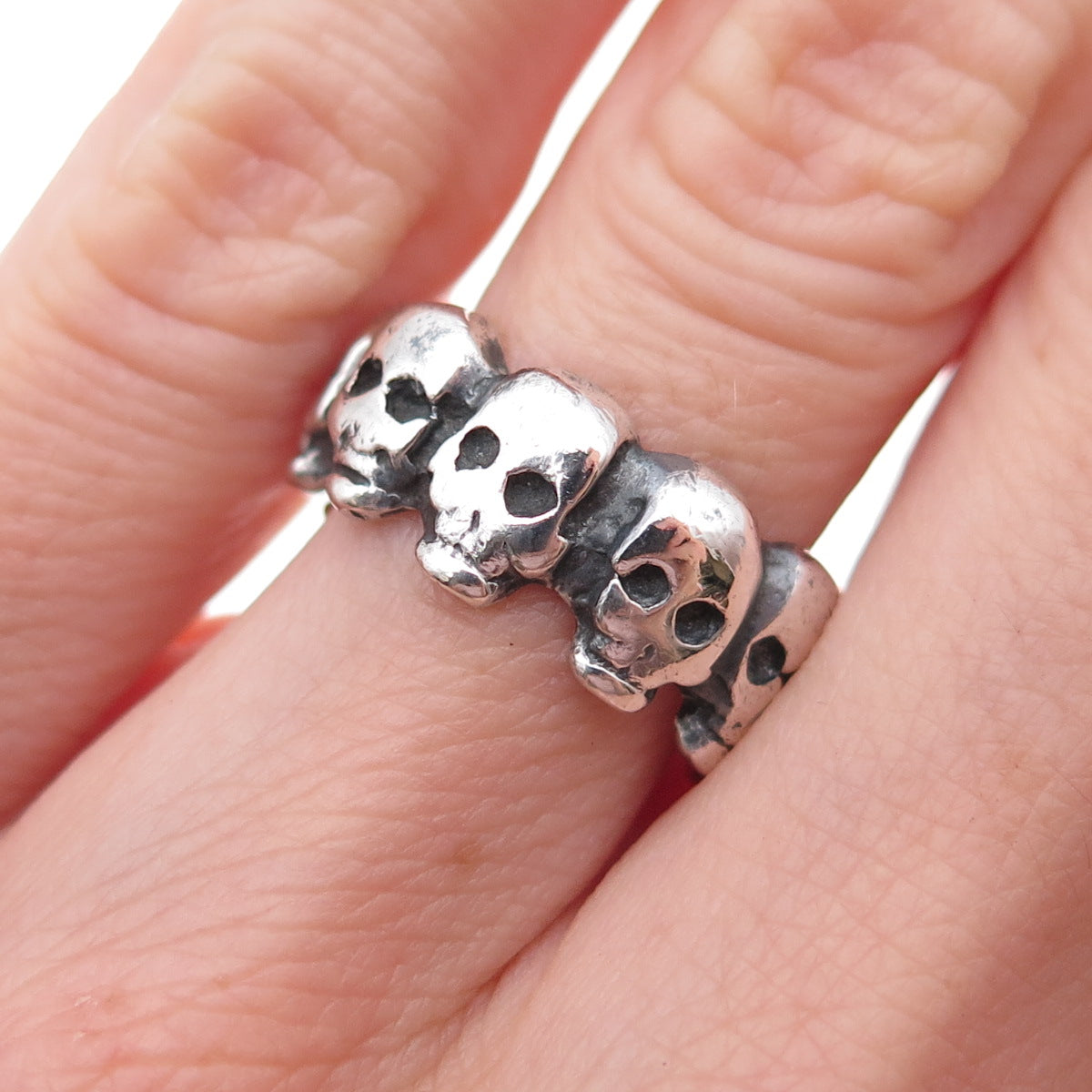 925 Sterling Silver Vintage Skull All Around Oxidized Band Ring Size 5.25