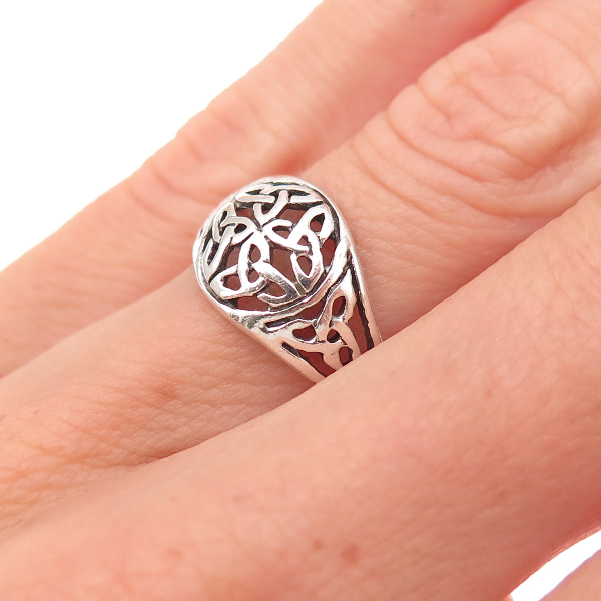 925 Sterling Silver Vintage Celtic Trinity Knot Oxidized Ring Size 4.75