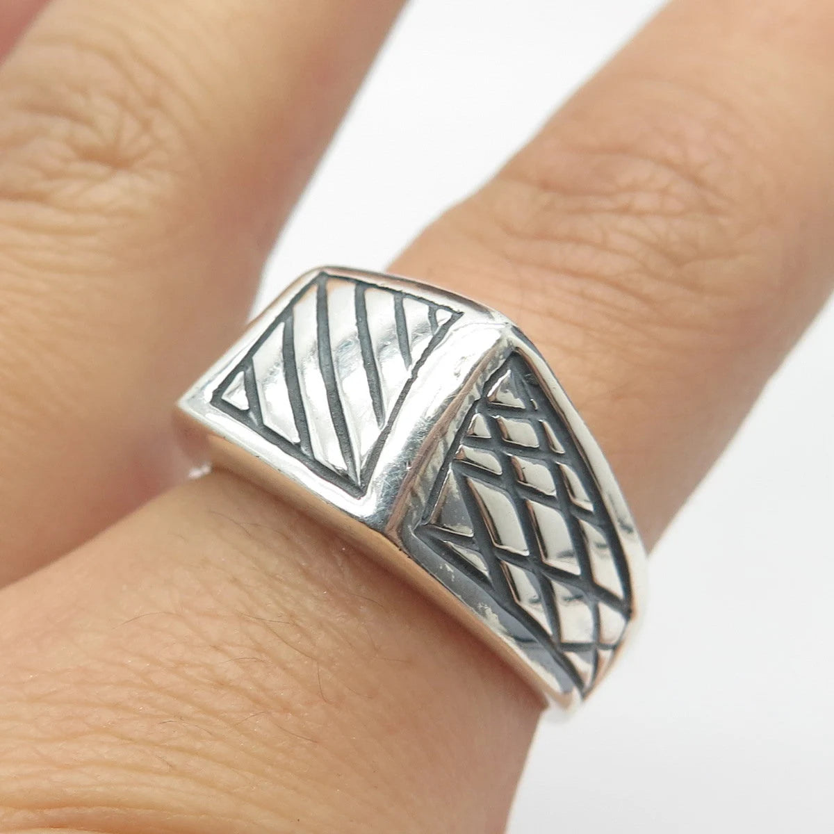 925 Sterling Silver Vintage Etched Striped Ring Size 7.75
