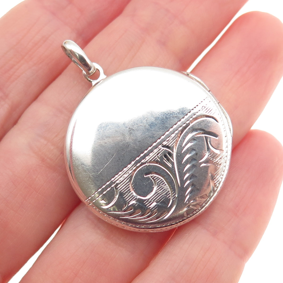 925 Sterling Silver Vintage Engraved Floral Round Locket Charm Pendant