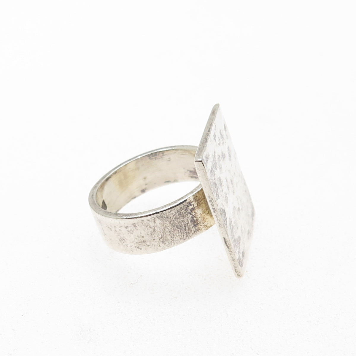925 Sterling Silver Vintage Modernist Hammered Finish Ring Size 7.5