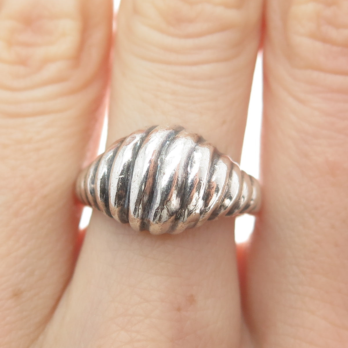 925 Sterling Silver Vintage Modernist Ribbed Dome Oxidized Ring Size 7
