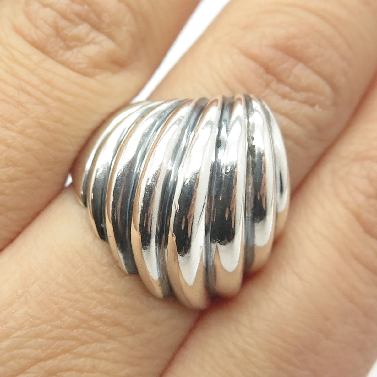 925 Sterling Silver Vintage Ribbed Ring Size 8.25