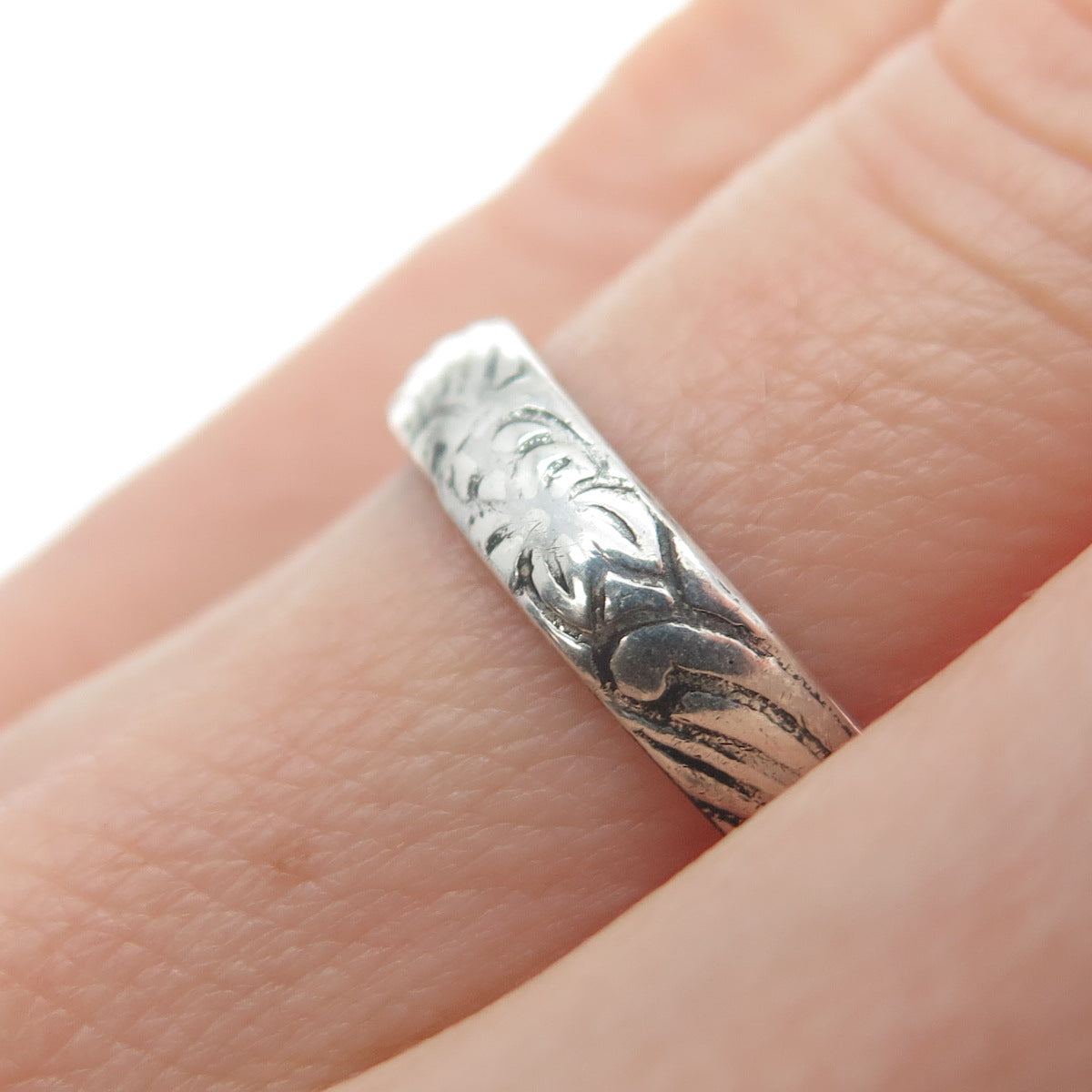 925 Sterling Silver Vintage Flower Oxidized Band Ring Size 5.5