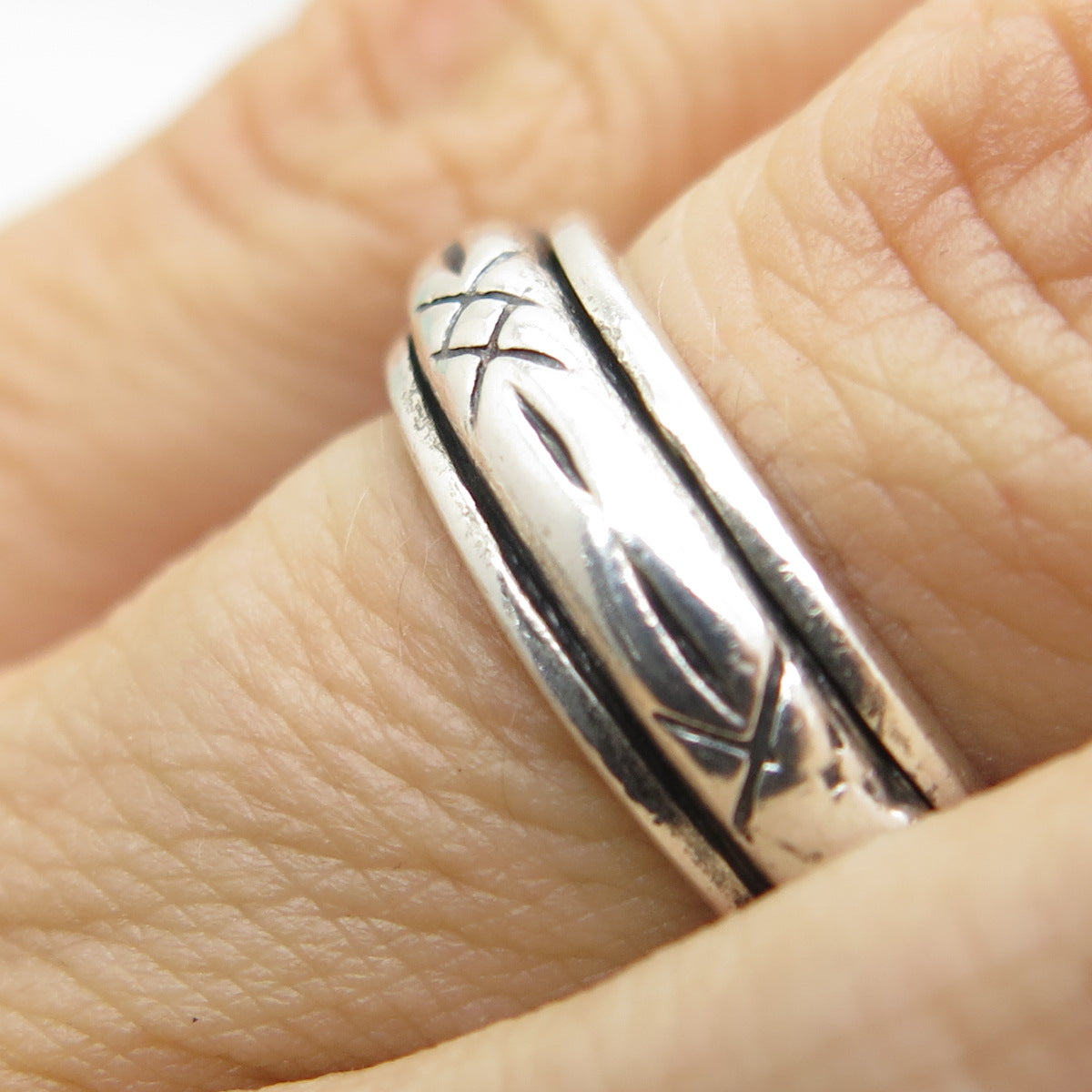 925 Sterling Silver Vintage "X" Rotating Band Ring Size 5.75