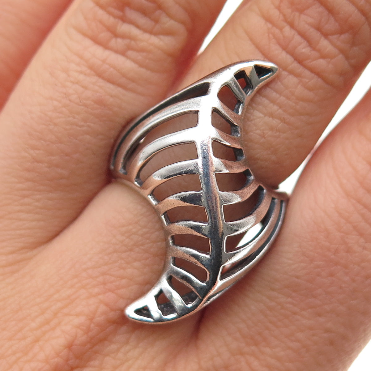 925 Sterling Silver Vintage Modernist Wavy Oxidized Ring Size 8.75