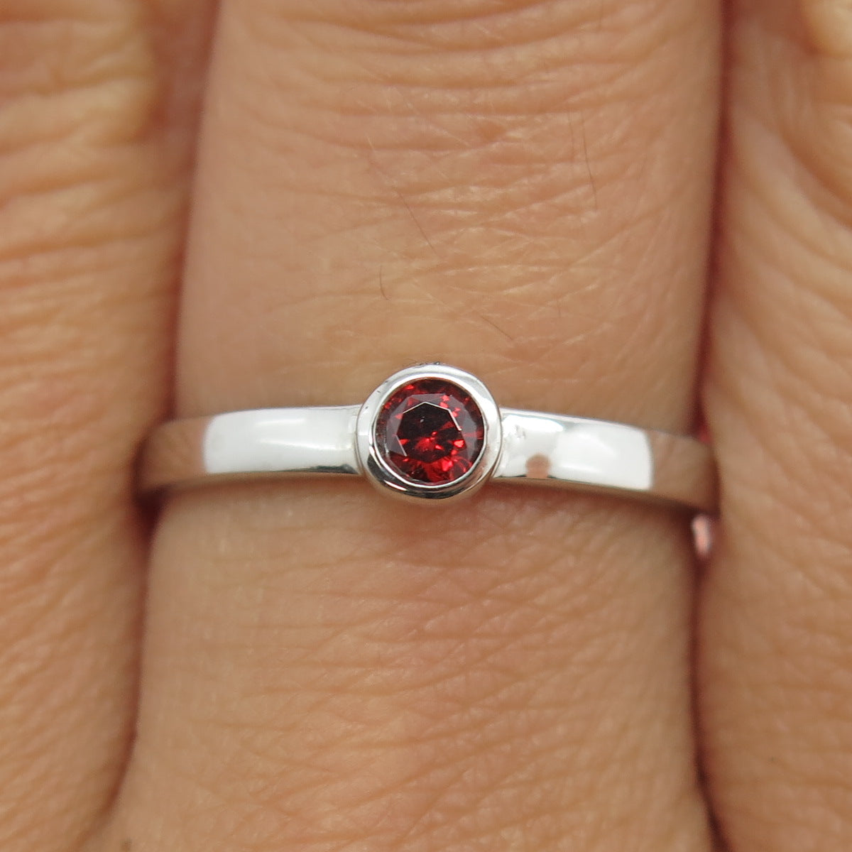 925 Sterling Silver Round-Cut Red C Z Ring Size 9