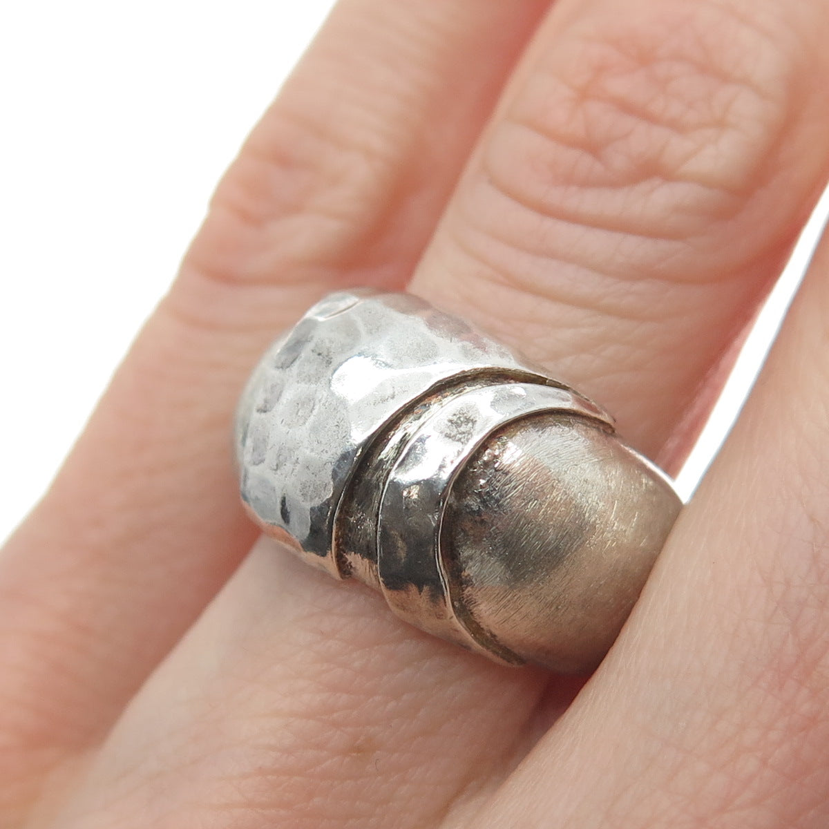 925 Sterling Silver Vintage Modernist Hammered Oxidized Ring Size 6.5
