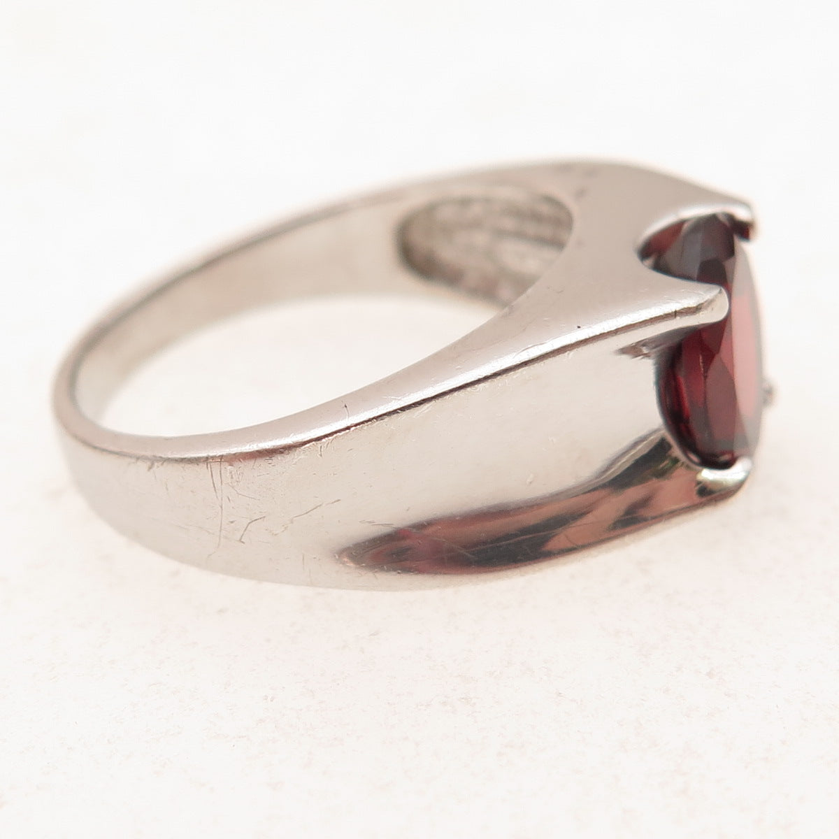 925 Sterling Silver Vintage Real Oval-Cut Red Garnet Modernist Ring Size 9