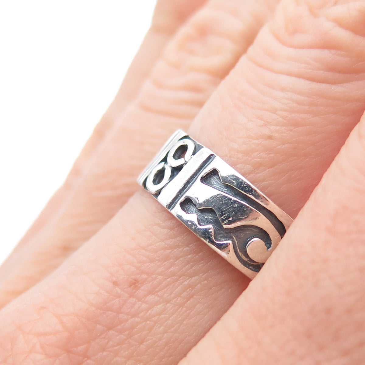 925 Sterling Silver Vintage Mexico Tribal Symbol Oxidized Band Ring Size 7.25