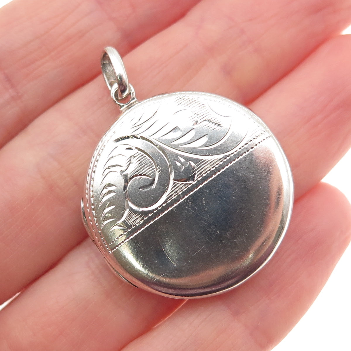 925 Sterling Silver Vintage Engraved Floral Round Locket Charm Pendant