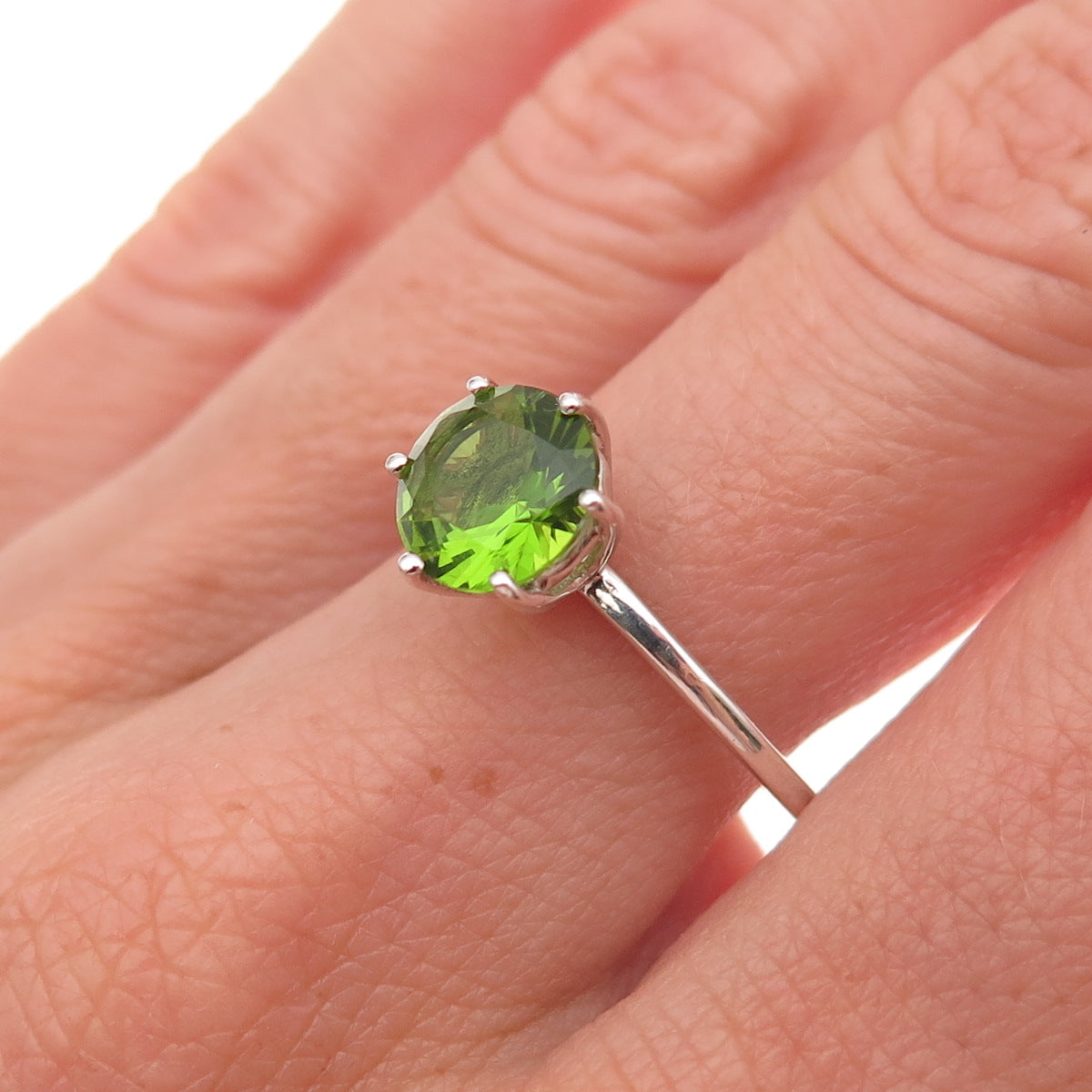Dazzlers 925 Sterling Silver Real Round-Cut Peridot Ring Size 9