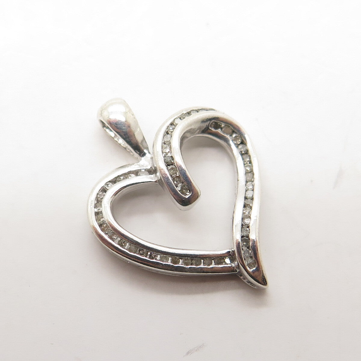 HN HENG NGAI 925 Sterling Silver Real Round-Cut Diamond Heart Pendant