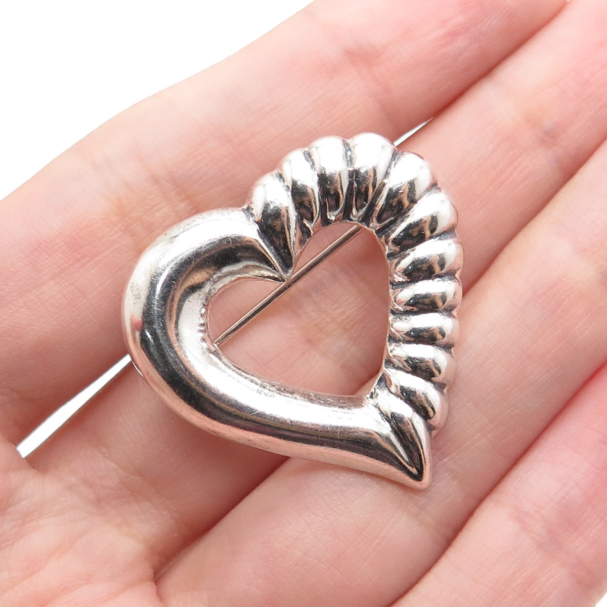 925 Sterling Silver Vintage Modernist Ribbed Heart Pin Brooch