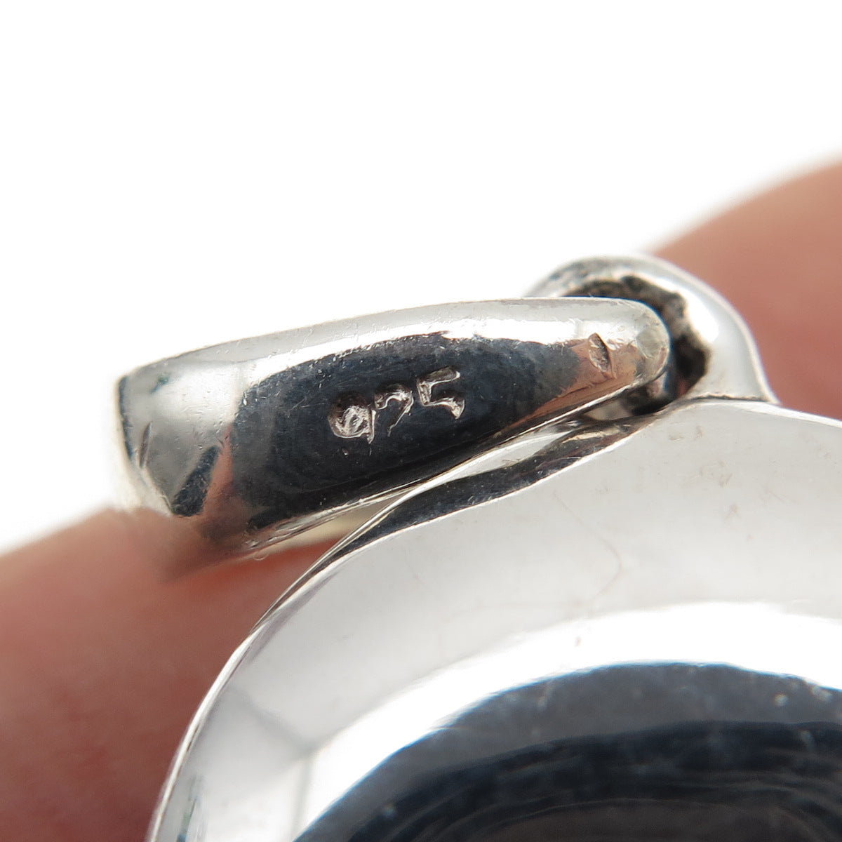 925 Sterling Silver Vintage Love Mom Round Charm Pendant