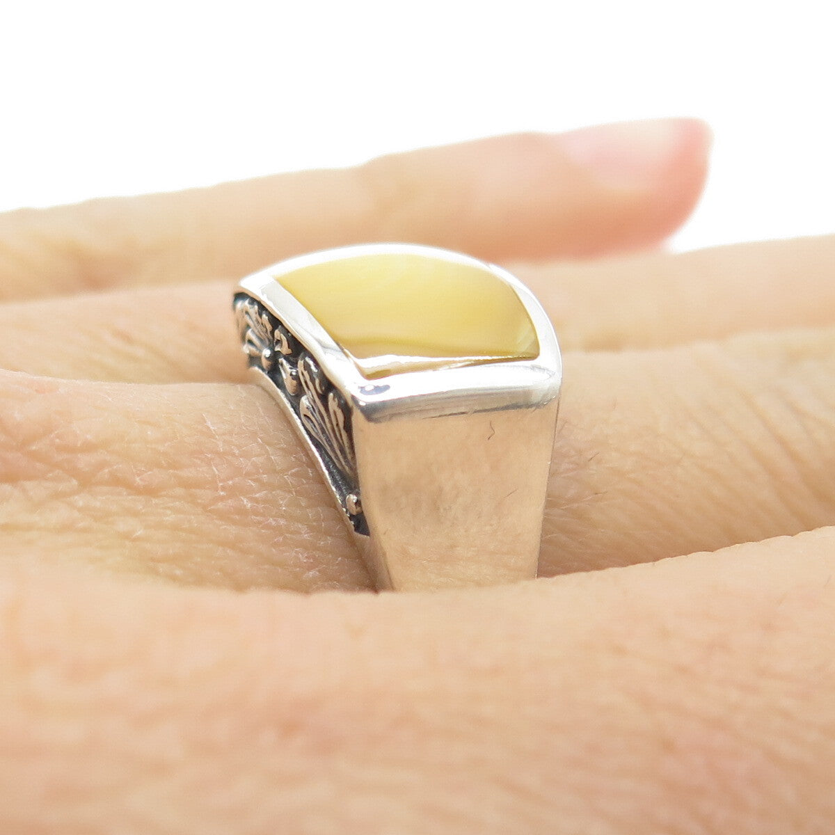 CHAPAL ZENRAY 925 Sterling Silver Vintage Real Cream Mother-of-Pearl Ring Size 7