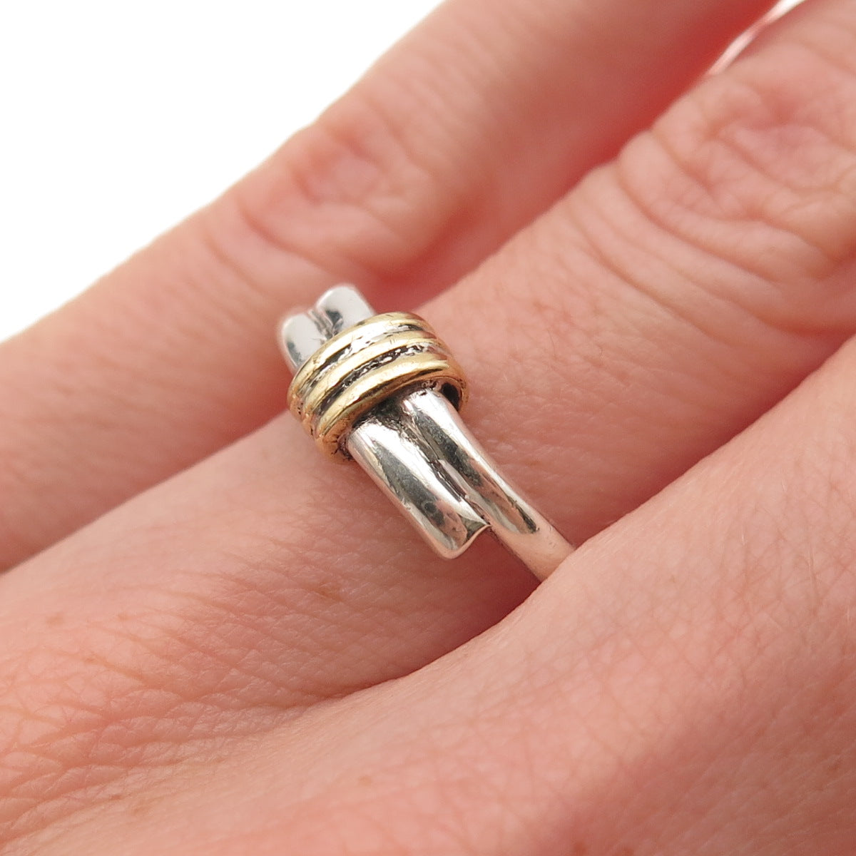 925 Sterling Silver 2-Tone Vintage Modernist Hug Ring Size 4.25