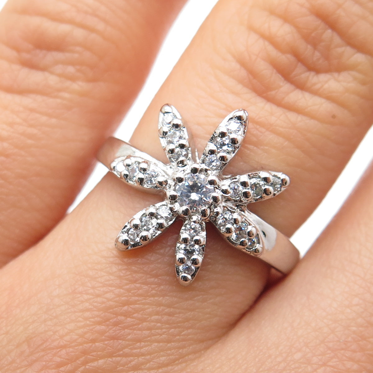 925 Sterling Silver Round-Cut C Z Flower Ring Size 7