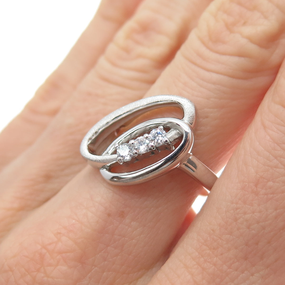 925 Sterling Silver Round-Cut C Z Interlocked Oval Circle Ring Size 7.5