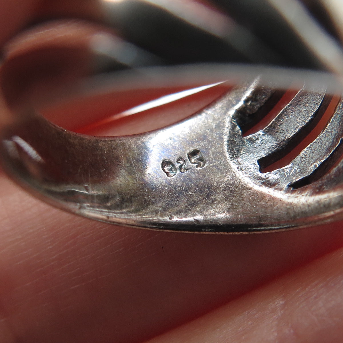 925 Sterling Silver Vintage Zebra Pattern Ribbed Oxidized Ring Size 6.75