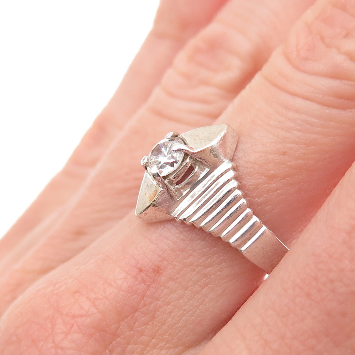 800 Silver 2-Tone Vintage Round-Cut C Z Modernist Oxidized Ring Size 6.25