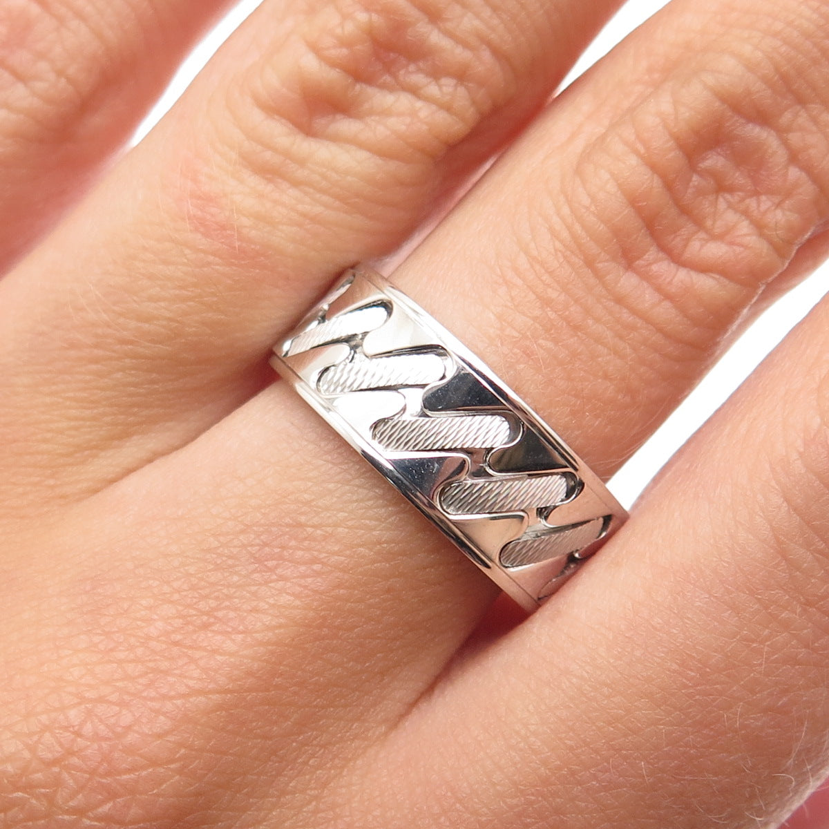 NEOS 925 Sterling Silver Textured Sewing Stitches Band Ring Size 7.75