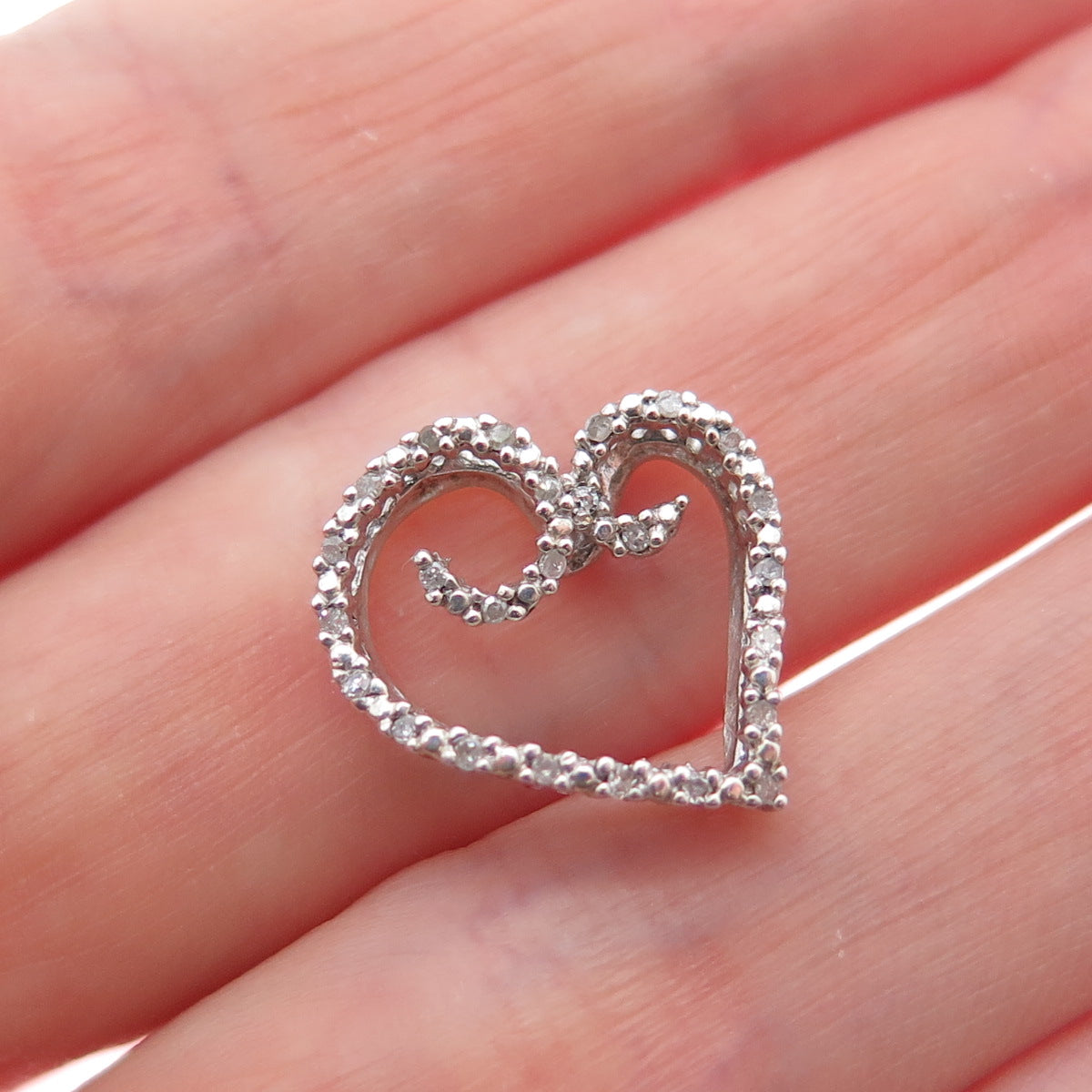 HN HENG NGAI 925 Sterling Silver Real Round-Cut Diamond Heart Mini Slide Pendant