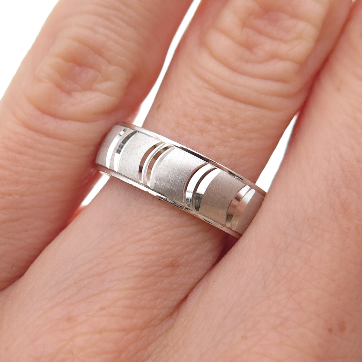 925 Sterling Silver Ribbed Band Ring Size 6.25
