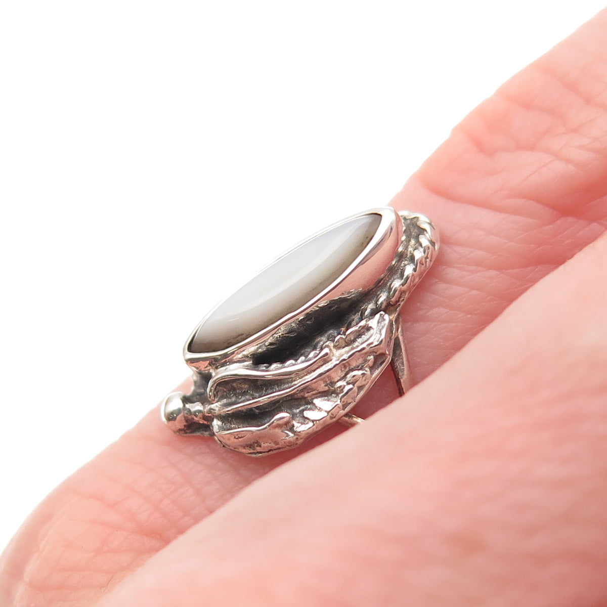 Old Pawn Sterling Silver Vintage Southwestern MOP Feather Tribal Ring Size 4.25