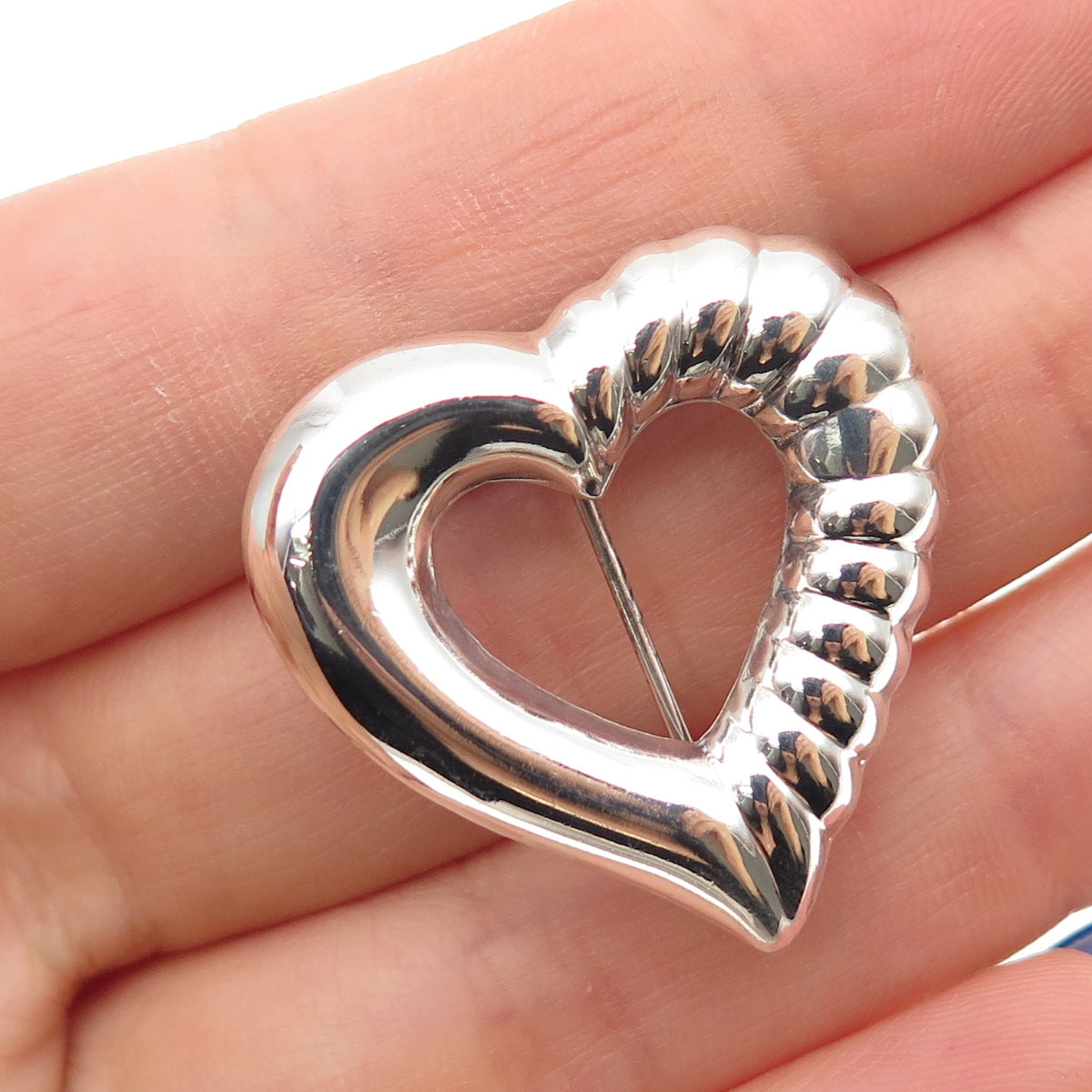 925 Sterling Silver Vintage Ribbed Heart Oxidized Pin Brooch
