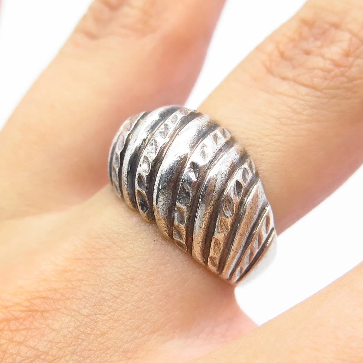 925 Sterling Silver Vintage Ribbed Ring Size 6