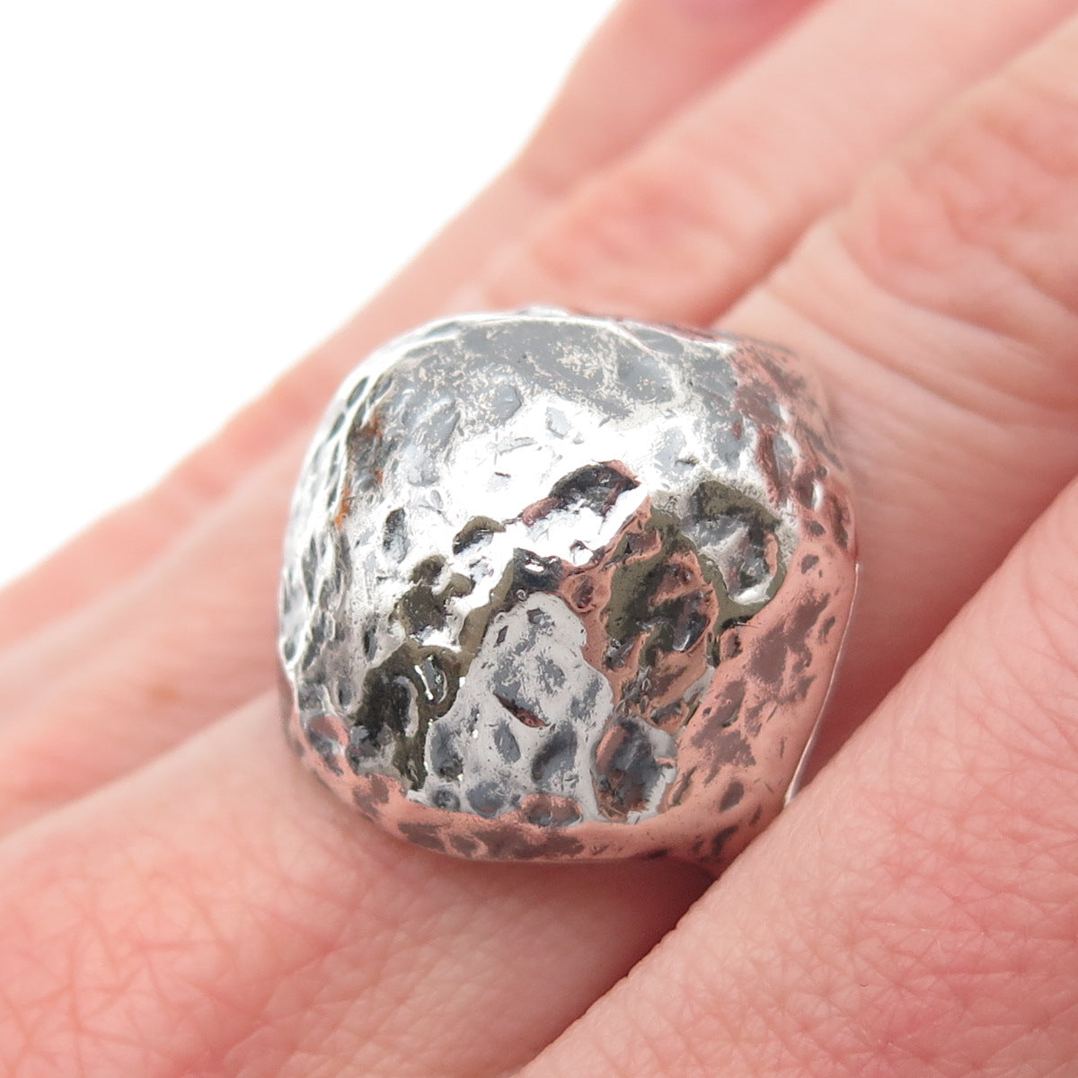 925 Sterling Silver Vintage Modernist Hammered Dome Oxidized Ring Size 7