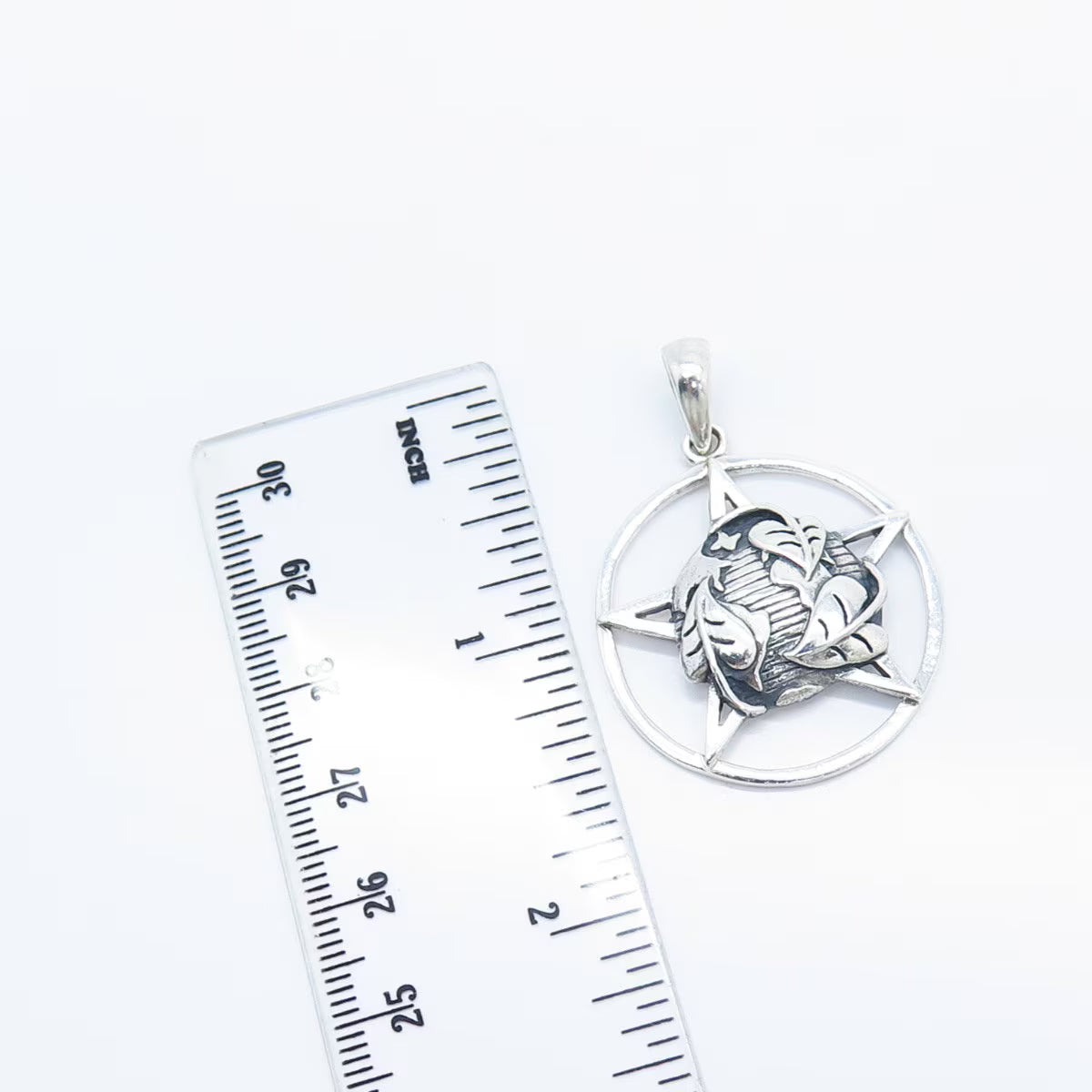 925 Sterling Silver Vintage Star Leaf Pendant