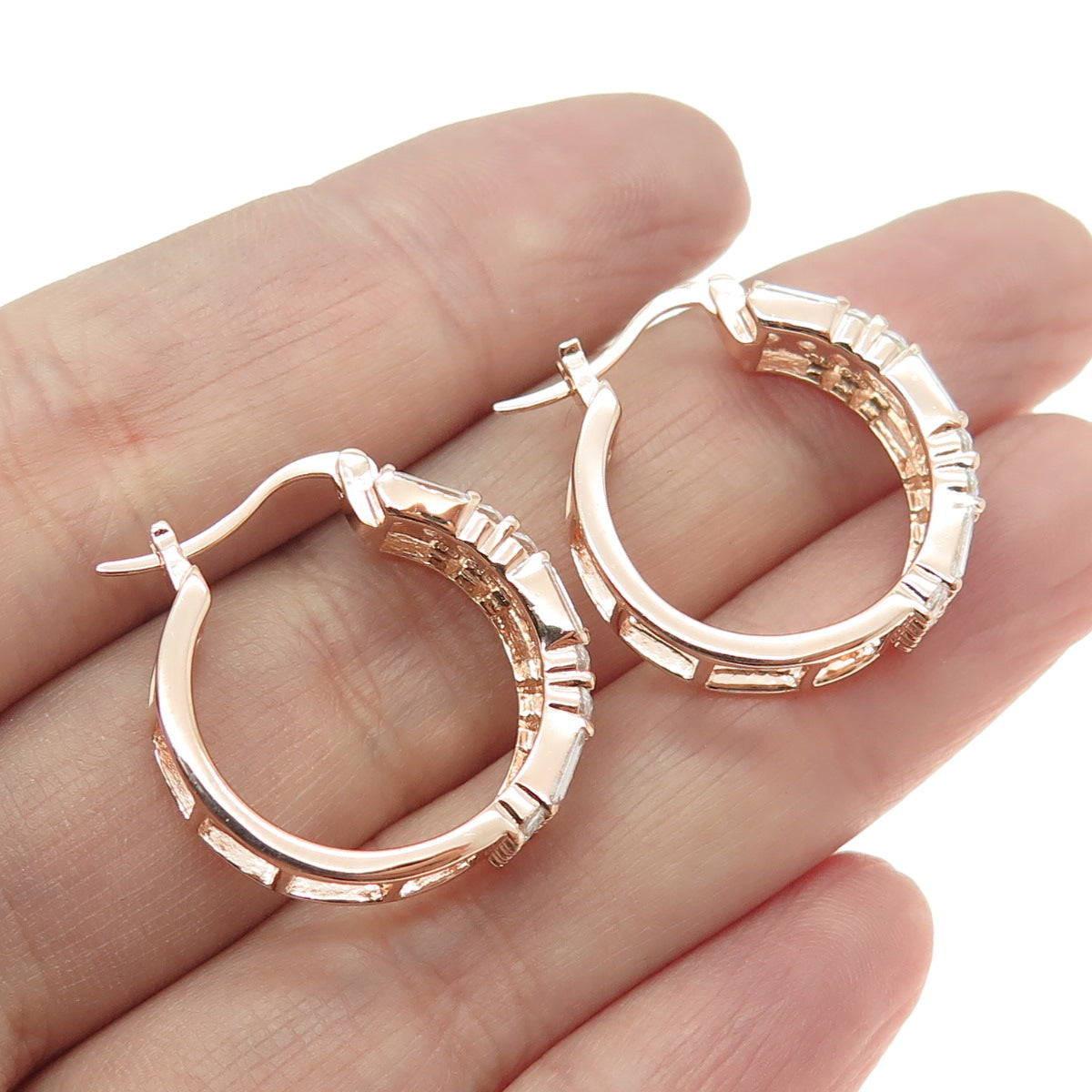 925 Sterling Silver Rose Gold Plated Emerald Round-Cut Shaped C Z Hoop Earrings