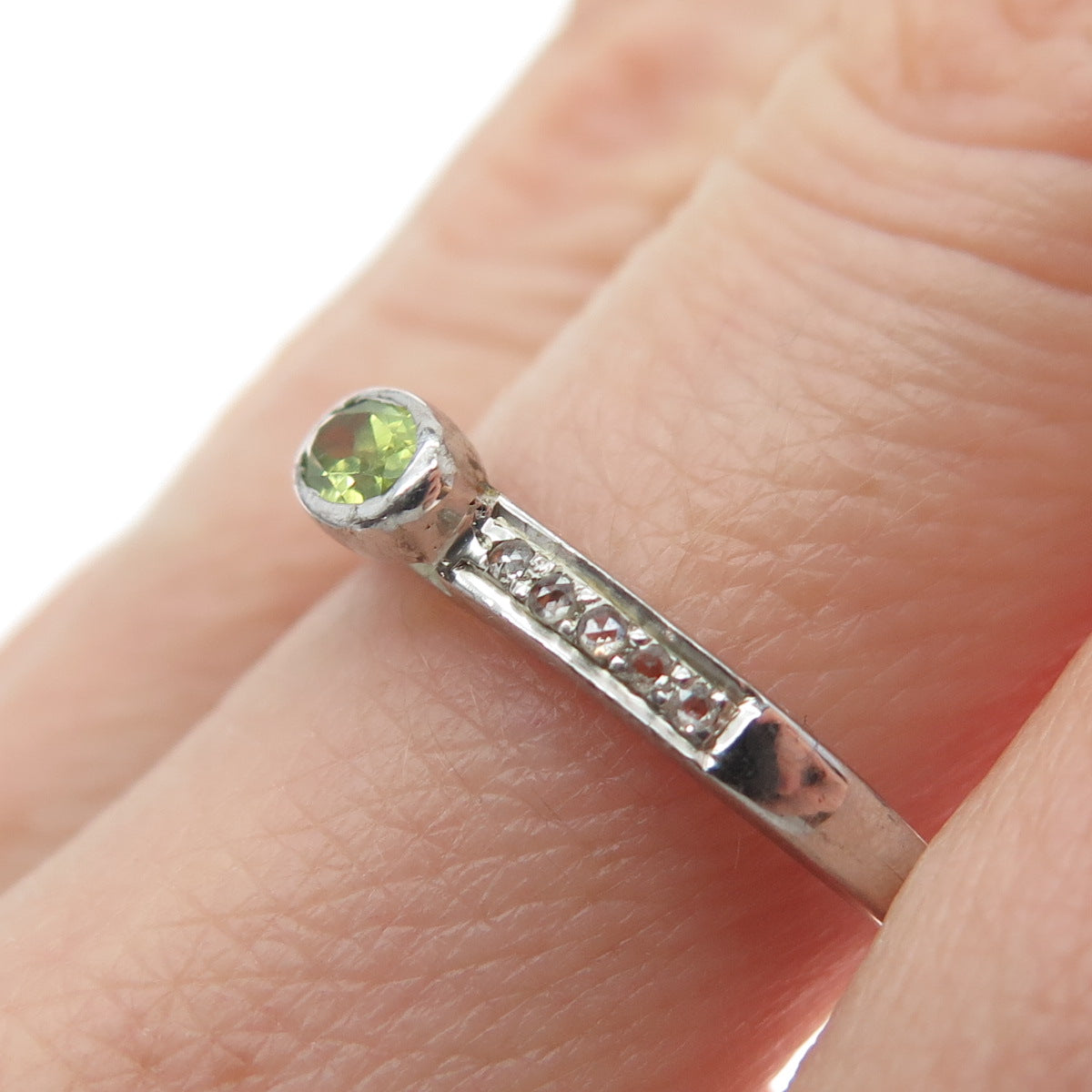 925 Sterling Silver Real Round-Cut Diamond & Oval-Cut Peridot Ring Size 8
