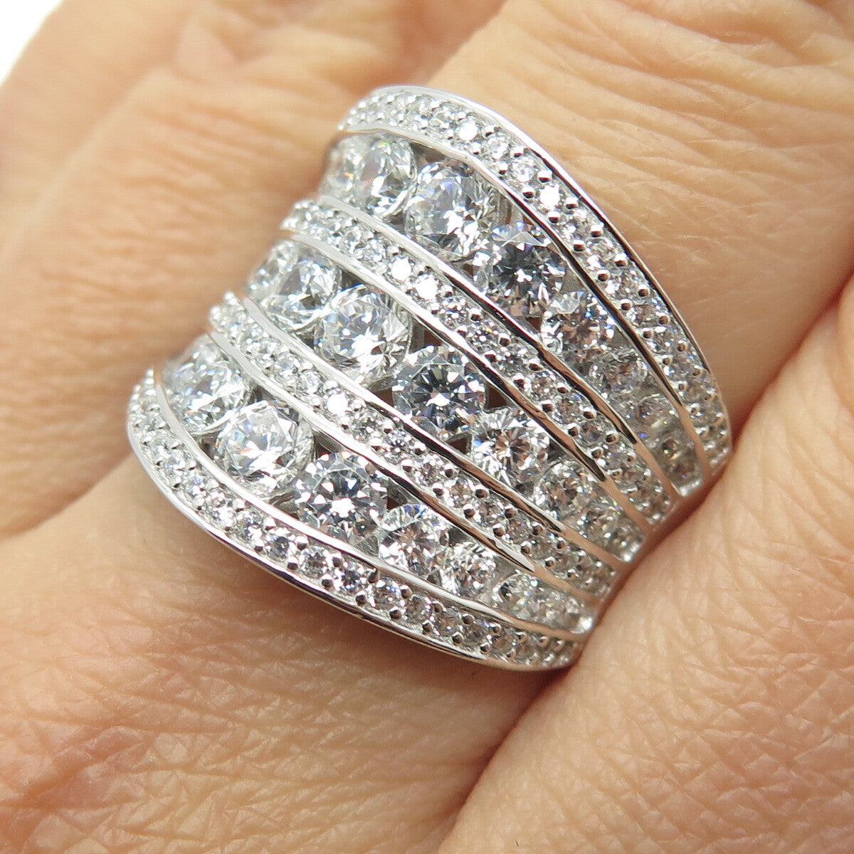 925 Sterling Silver Graduated Round-Cut C Z Wavy Ring Size 8
