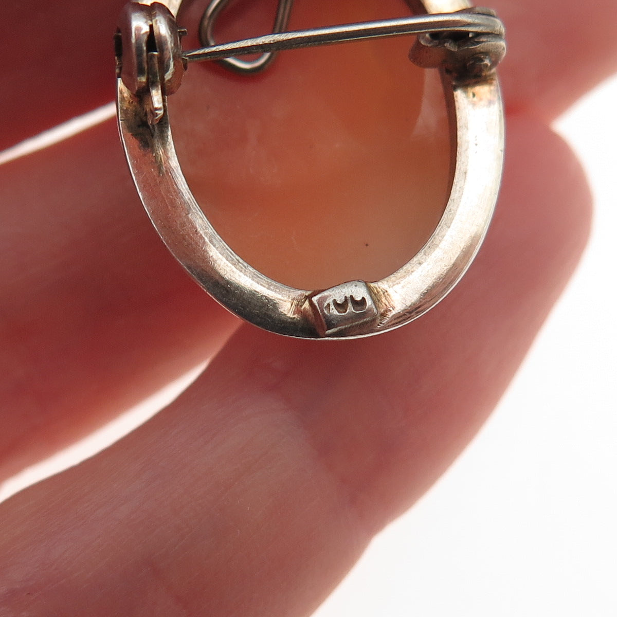 800 Silver 2-Tone Vintage Real MOP Carved Lady Cameo Pin Brooch / Pendant
