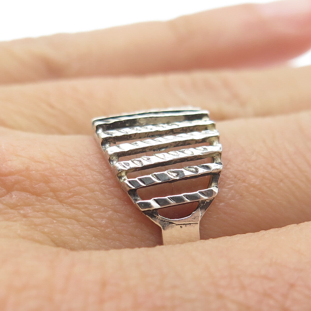 925 Sterling Silver Vintage Diamond-Cut Ribbed Ring Size 7.75