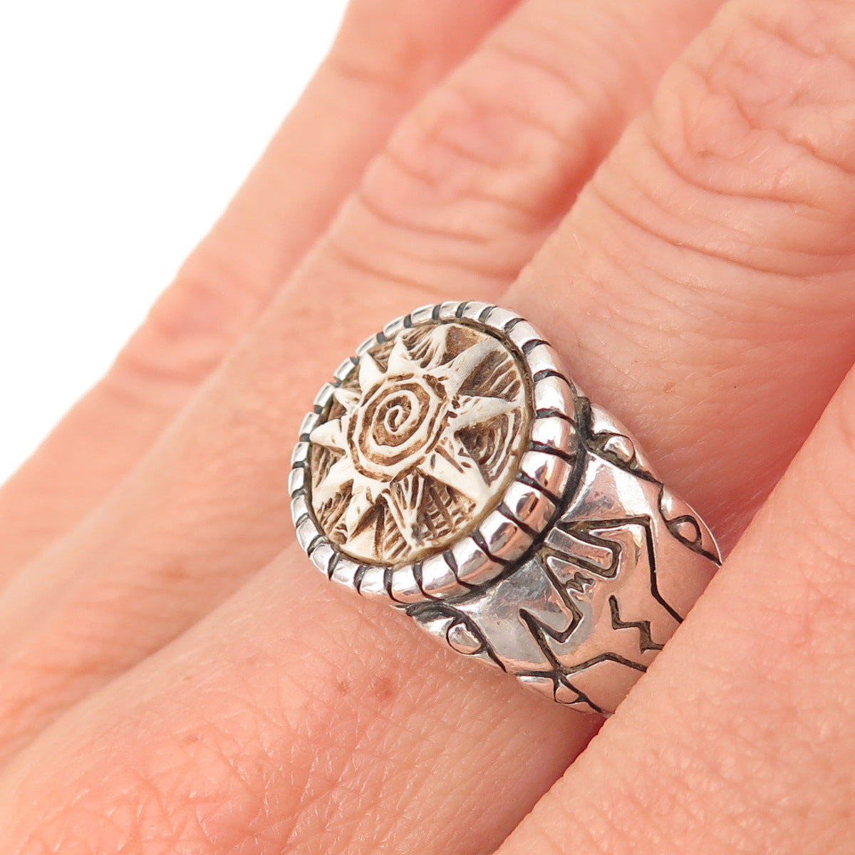 Shube 925 Sterling Silver Vintage Sun Symbol Oxidized Ring Size 7.25