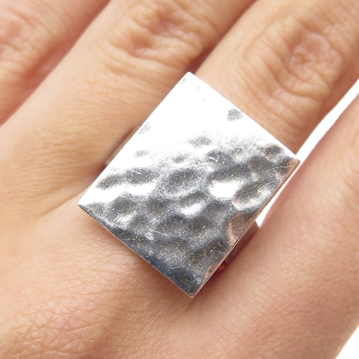 925 Sterling Silver Vintage Modernist Hammered Finish Ring Size 7.5