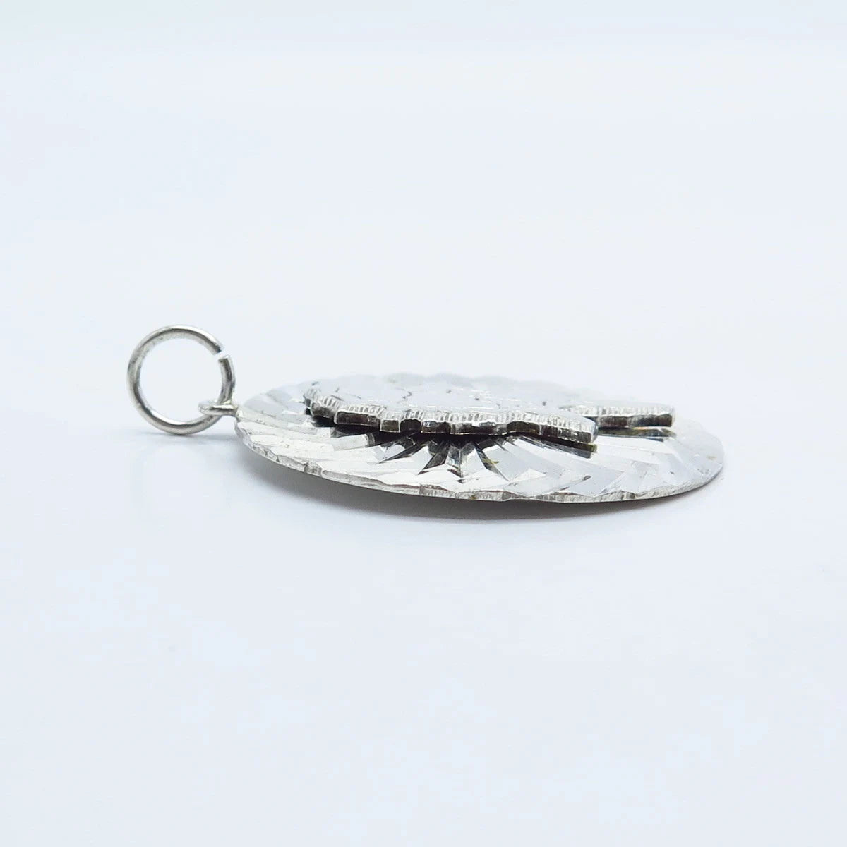 800 Silver Vintage Earth Map Ribbed Round Pendant