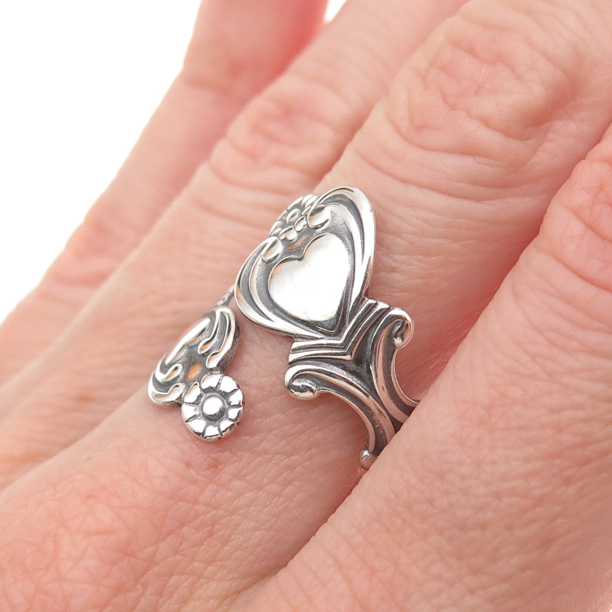 Avon 925 Sterling Silver Vintage 1975 Treasured Heart Adjustable Ring Size 8.5
